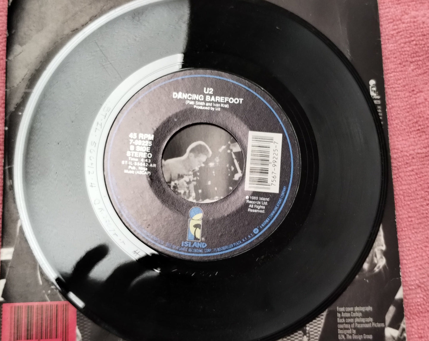 45 double sided record presenting U2 with BB King "When love comes to town" and " Dancing Barefoot"