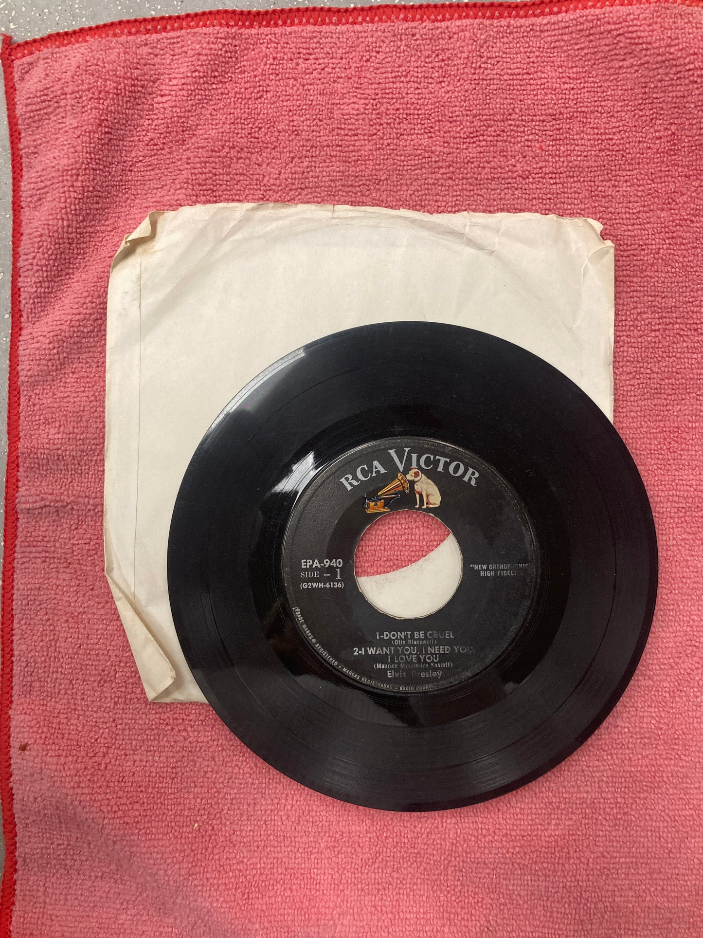 45 double sided record Elvis Presley "Hound Dog" "My baby left me" "I don't want to be cruel" and "I want you I need you I love you"