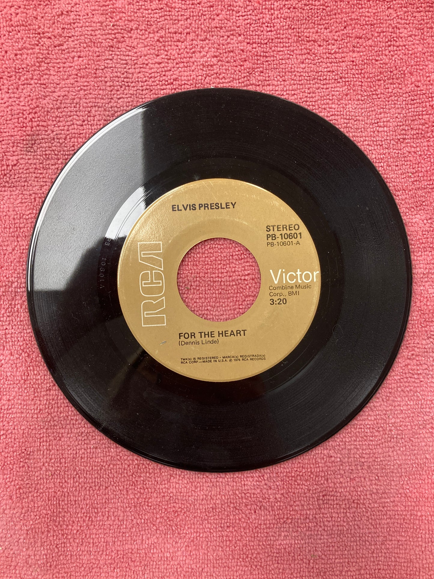 45 double sided record Elvis Presley "Hurt" and "For the heart"