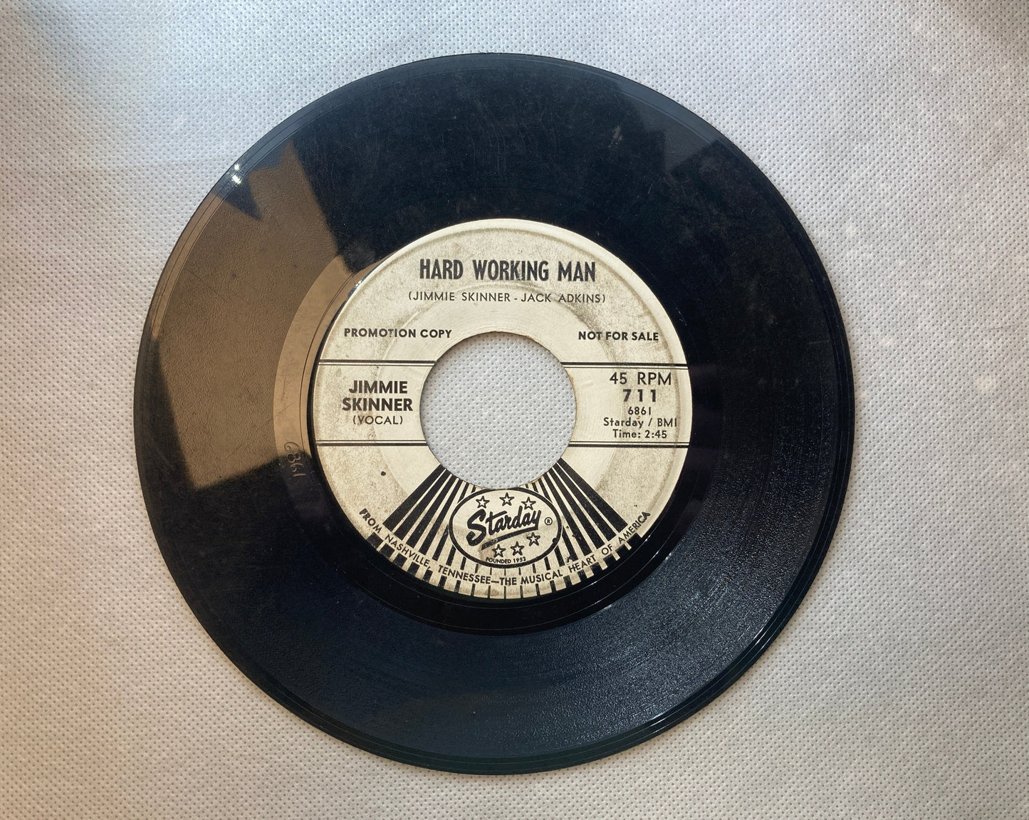 45 double sided Jimmie Skinner record "Hard working man" and "How's it been ( since last heartbreak)"