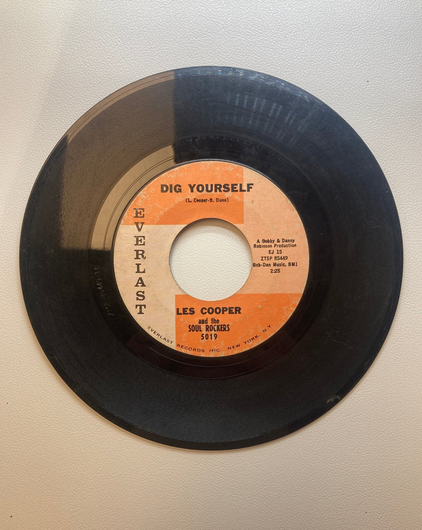 45 double sided Les Cooper and The Soul Rockers "Dig Yourself" and "Wiggly Wobble"