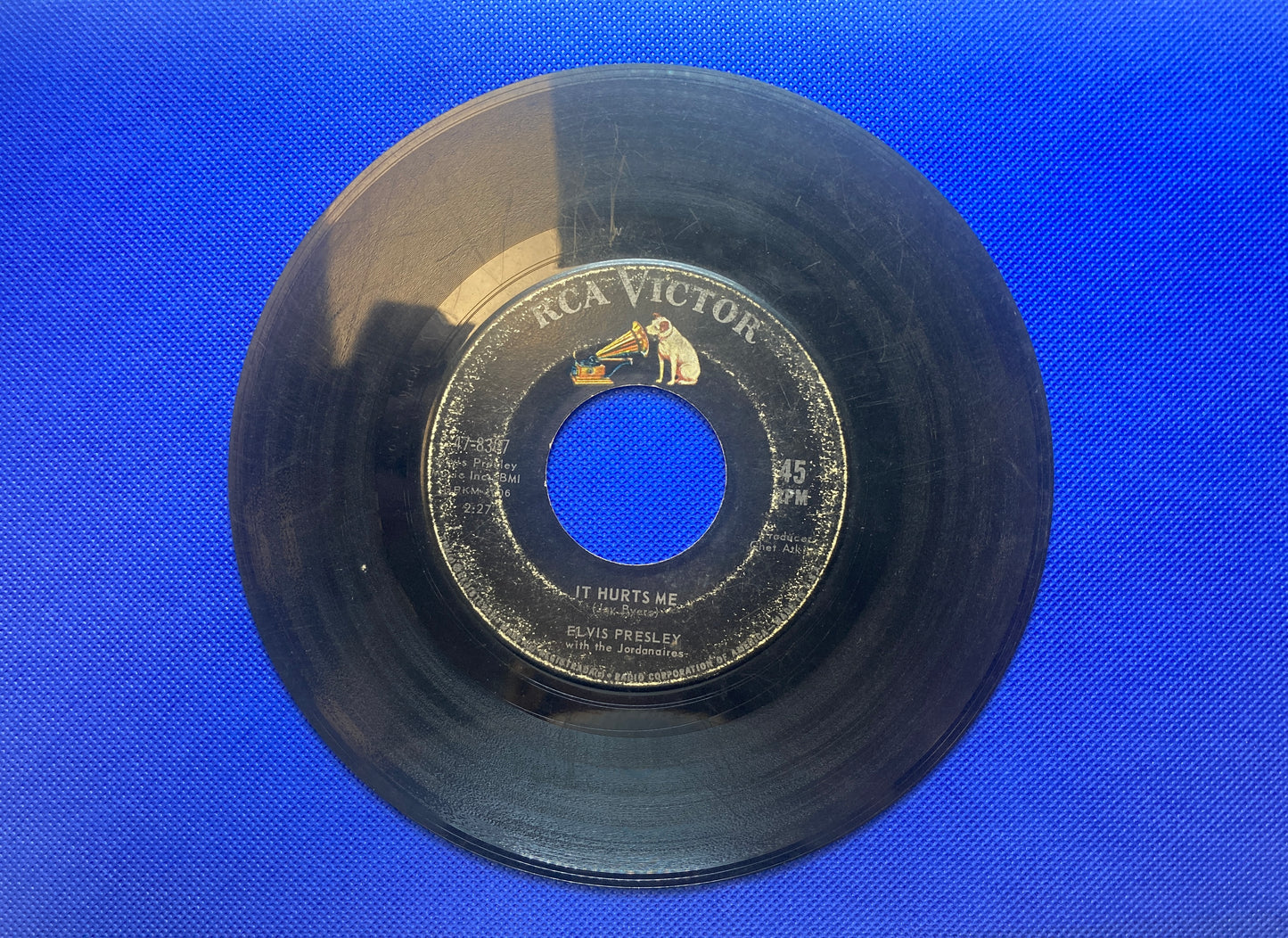 45 double sided Elvis Presley record "It Hurts Me" and "Kissin Cousins"