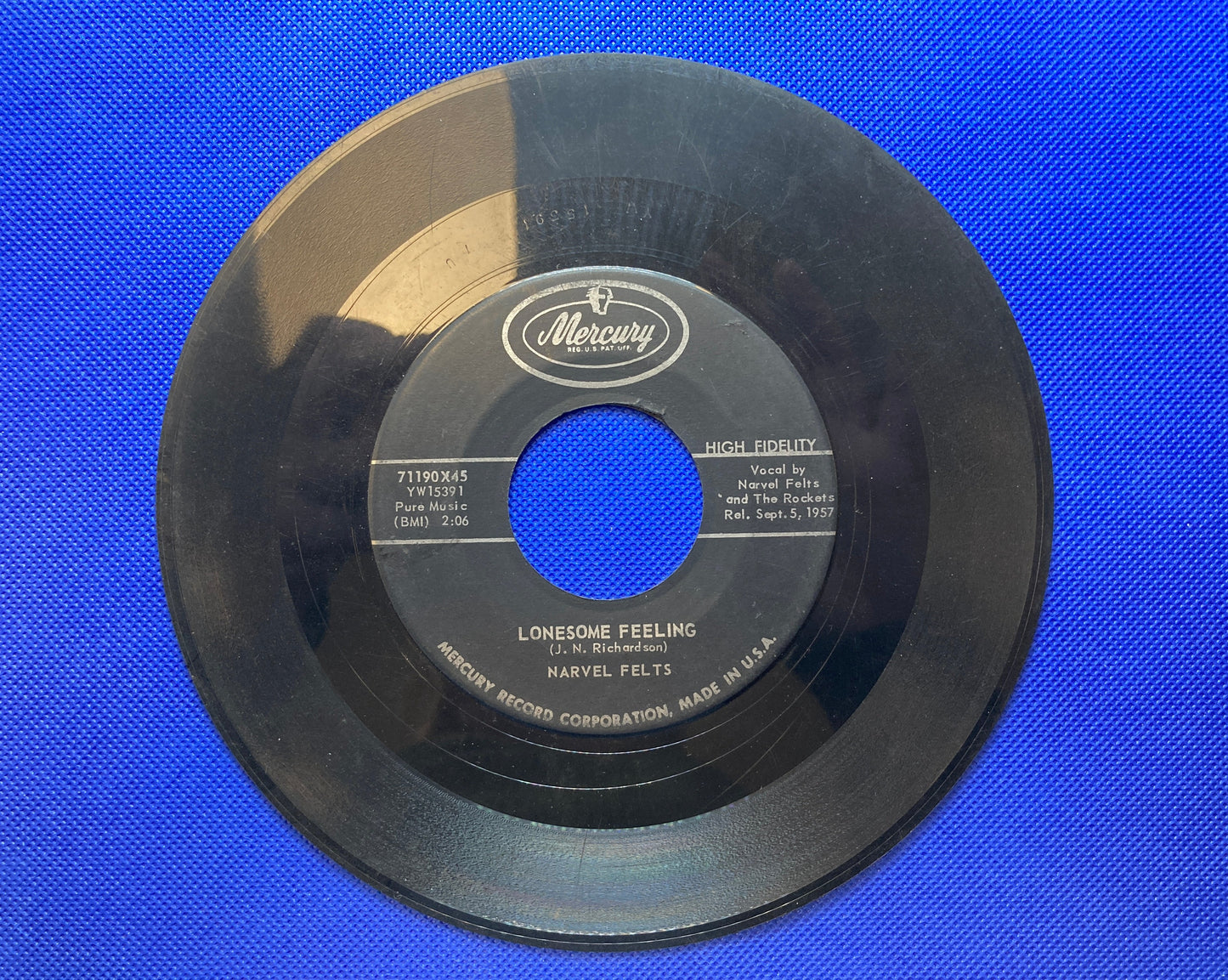 45 double sided Narvel Felts record "Lonesome feeling" and "Cry baby cry"