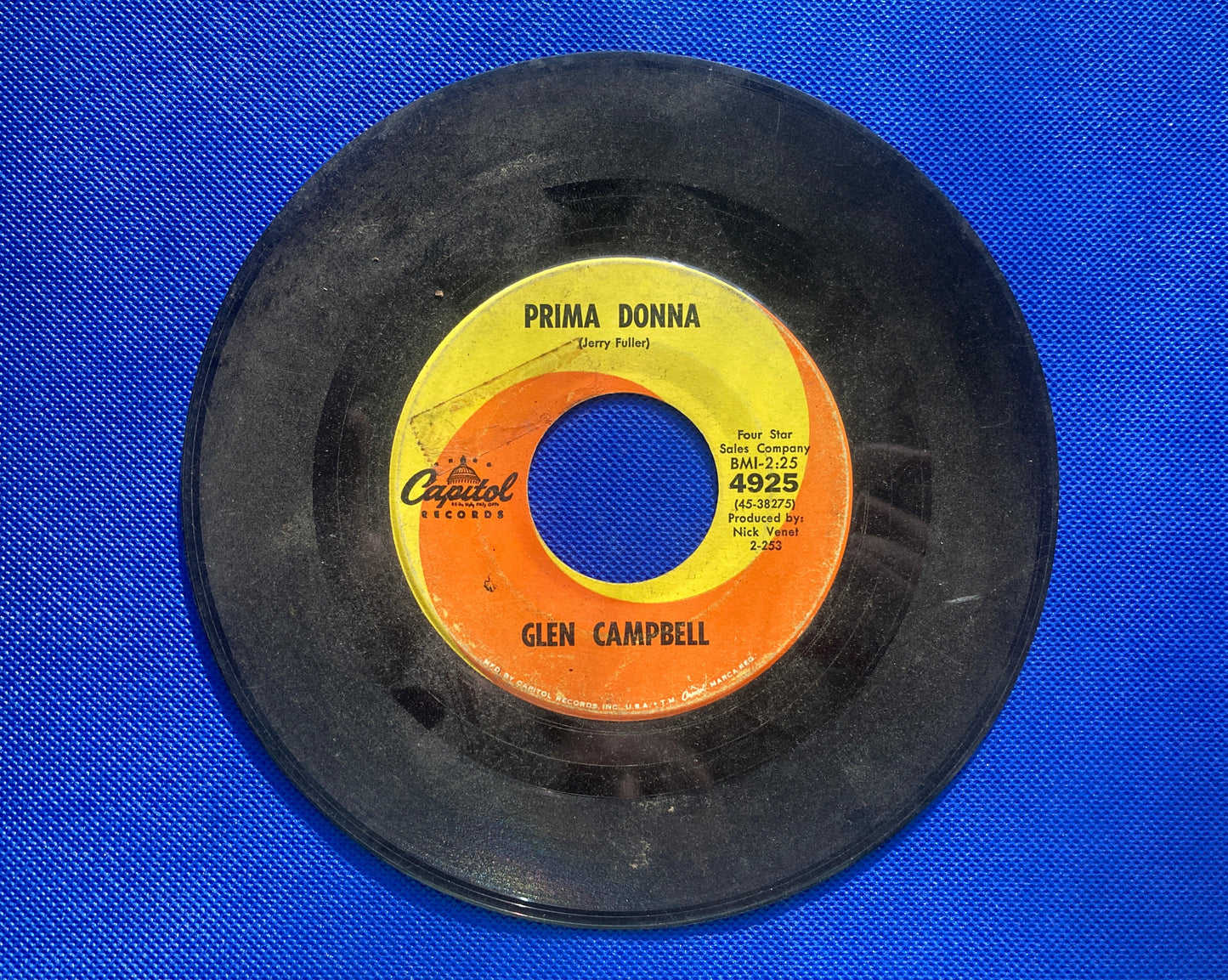 45 double sided Glen Campbell record "Oh my darlin" and "Prima donna"